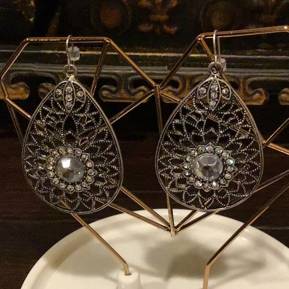 NWOT large teardrop earrings